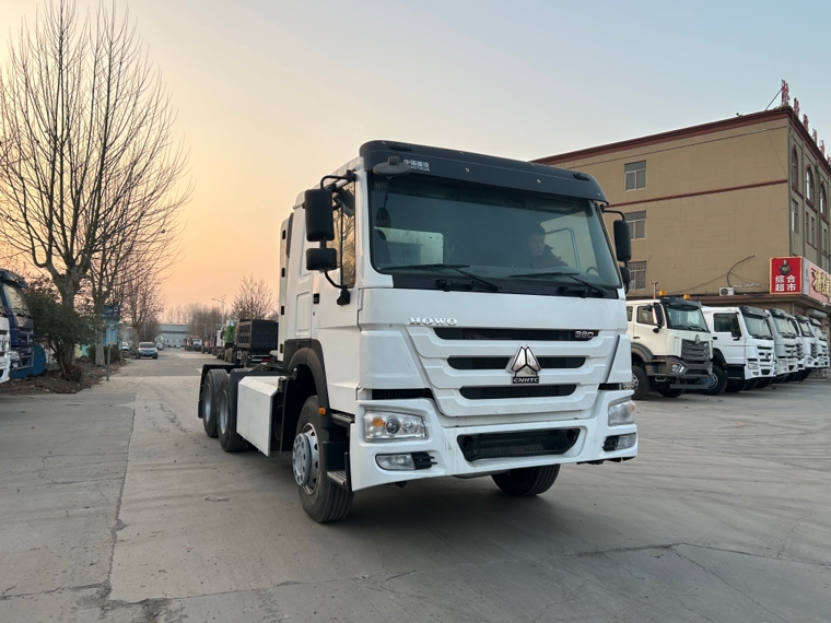 Camión tractor HOWO 6X4