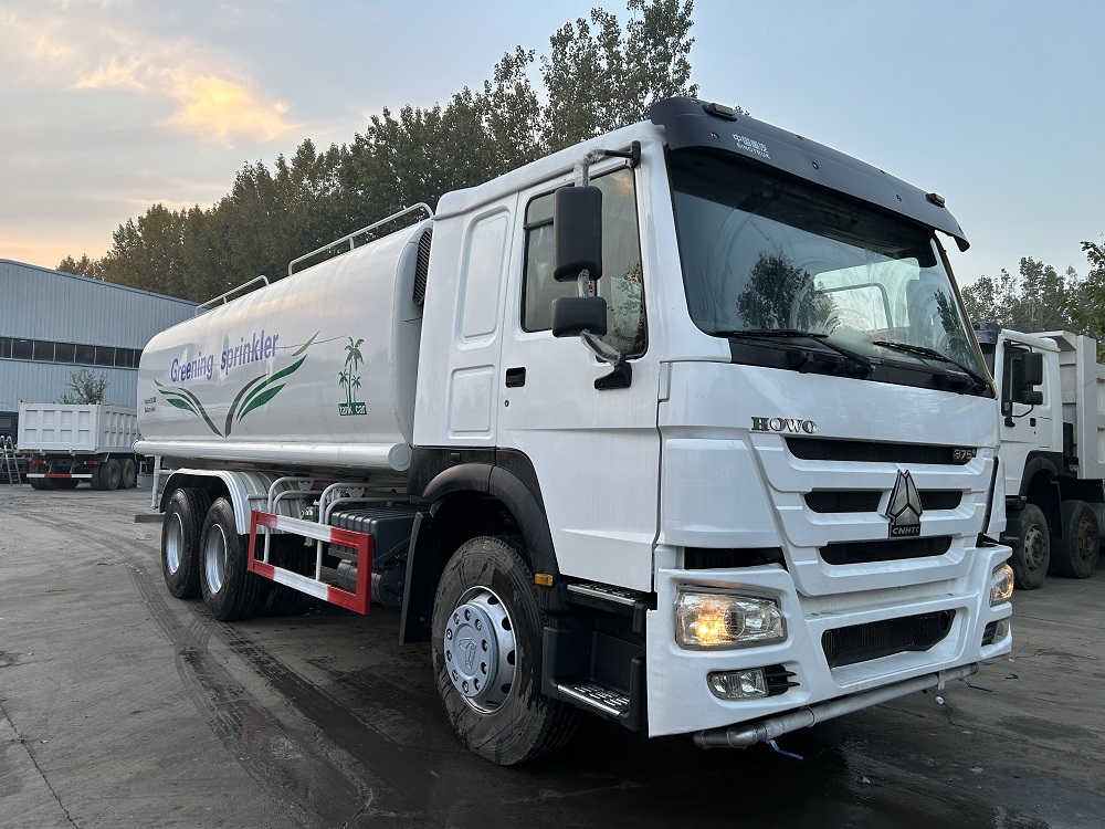 شاحنة رش المياه HOWO 6×4