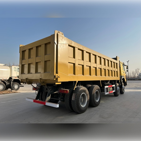 Camion-benne Howo 371 ch 8x4 d'occasion