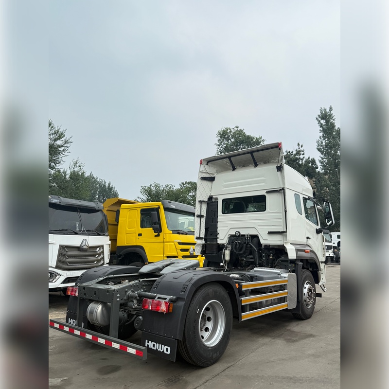 شاحنة جرار ساينوتروك هاو NX 4x2 مستعملة