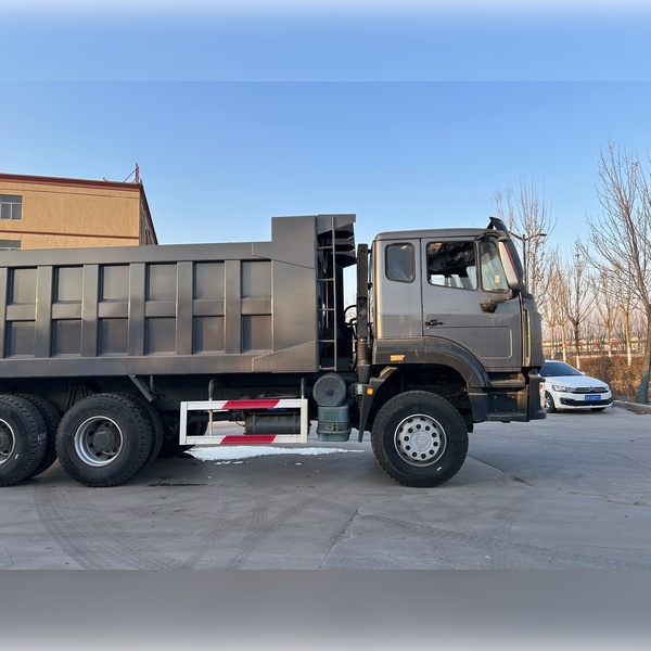 شاحنة قلابة HOWO NX 6×4