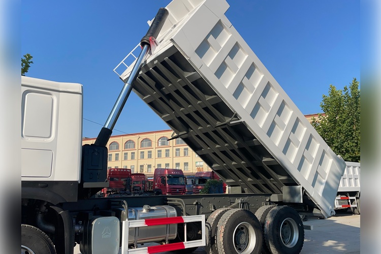 Refurbished HOWO Dump 6×4 Truck.jpg Refurbished HOWO Dump 6×4 Truck.jpg