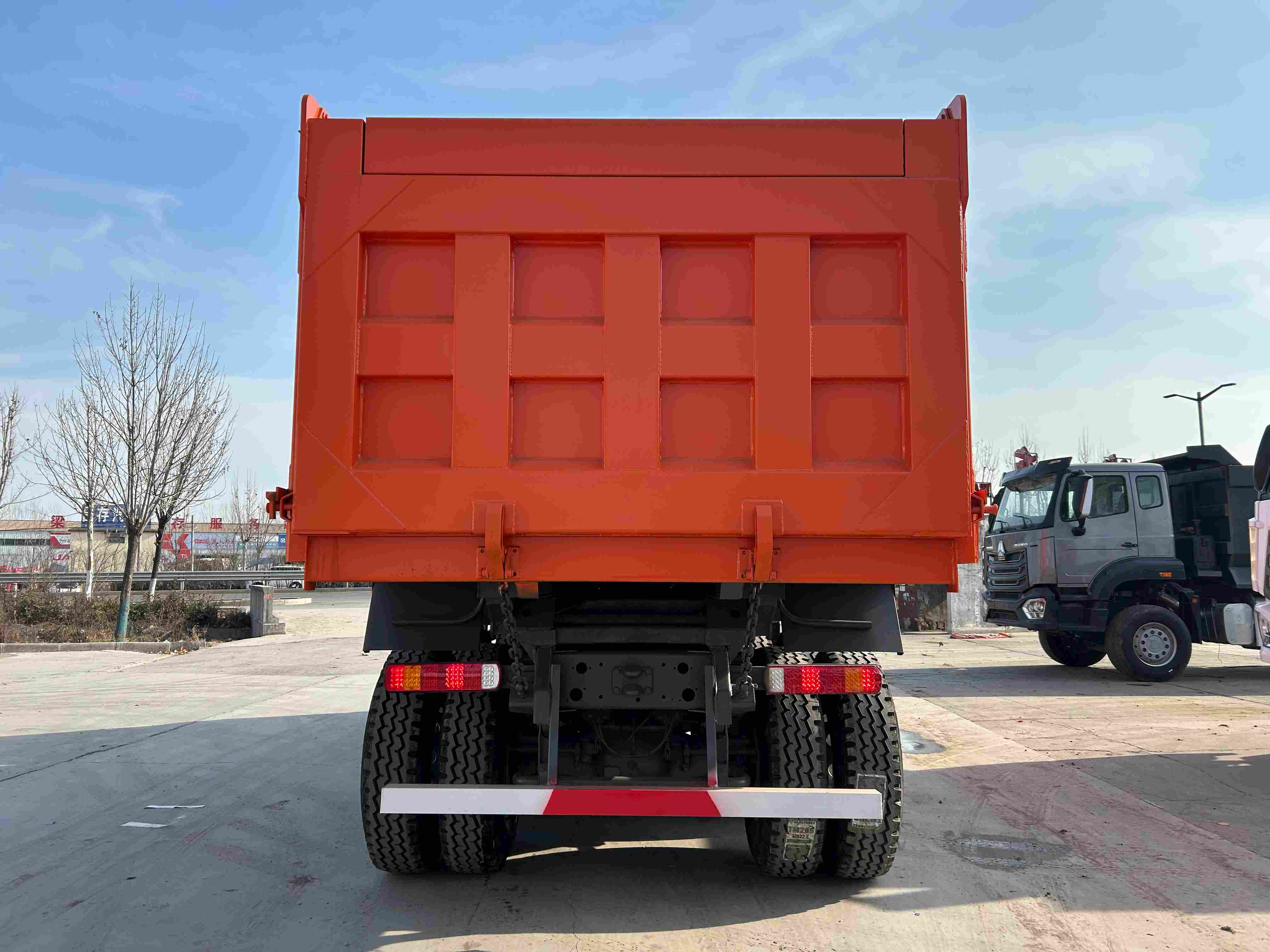 განახლებული 6x4 Hohan-ის თვითმცლელი სატვირთო მანქანა