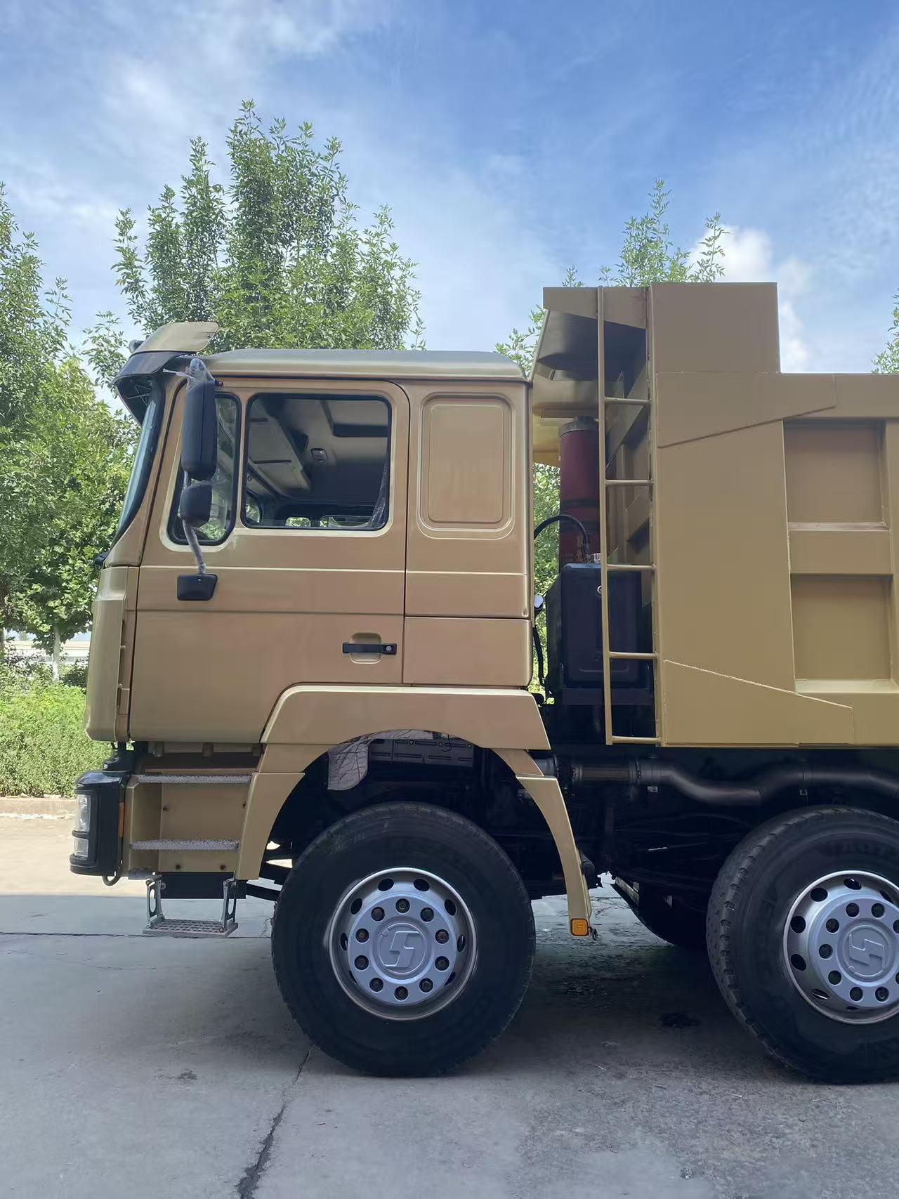 SHACMAN 8x4 Yük Maşını