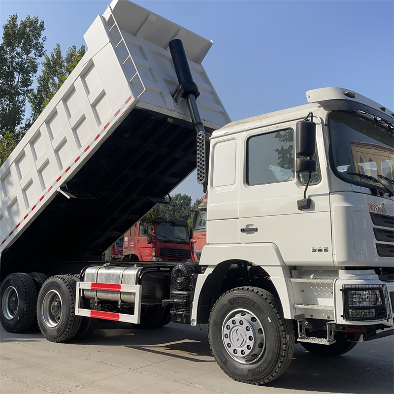 Camion à benne basculante