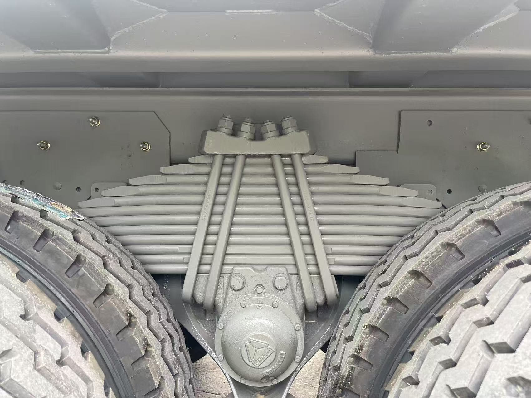 Camião basculante Sinotruk Howo NX 6x4 30-40T