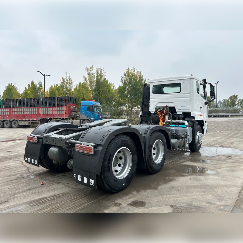İstifadə olunmuş Sinotruk Howo NX 6x4 Traktor Yük Maşını