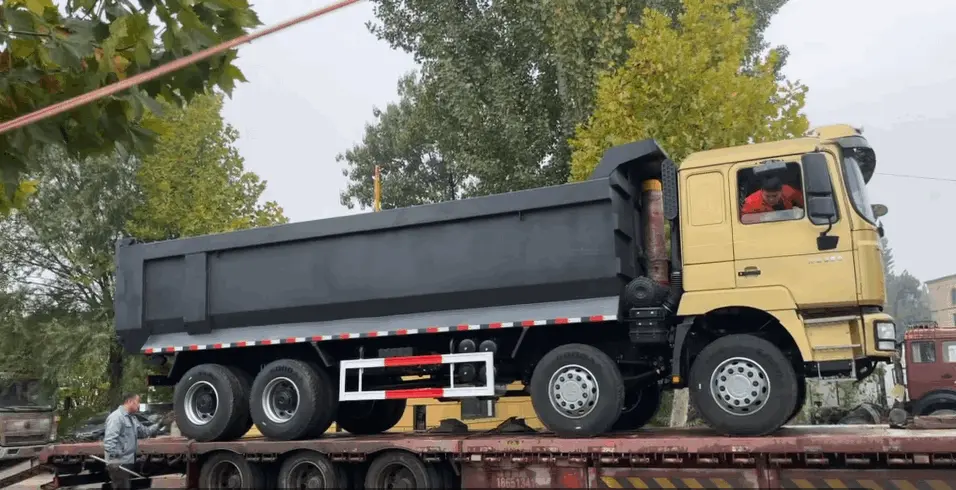 شاحنة قلابة شاكمان 8×4 مستعملة