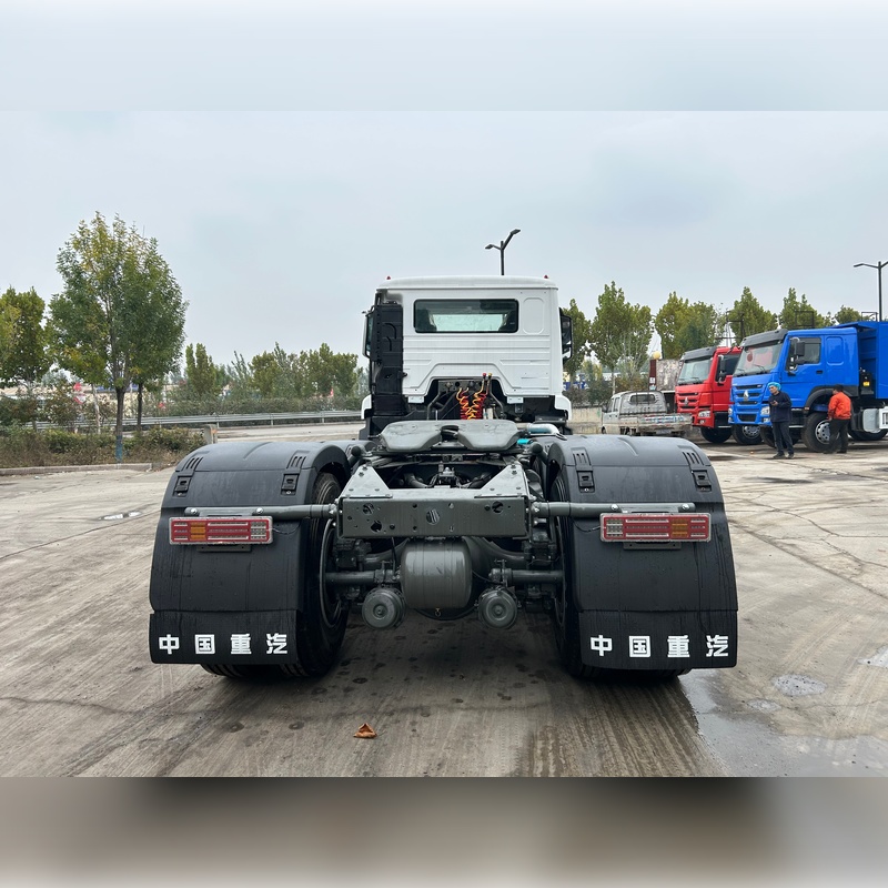 İstifadə olunmuş Sinotruk Howo NX 6x4 Traktor Yük Maşını