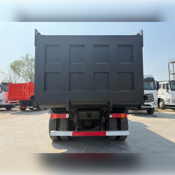 شاحنة قلابة مستعملة من طراز شاكمان F3000 6X4