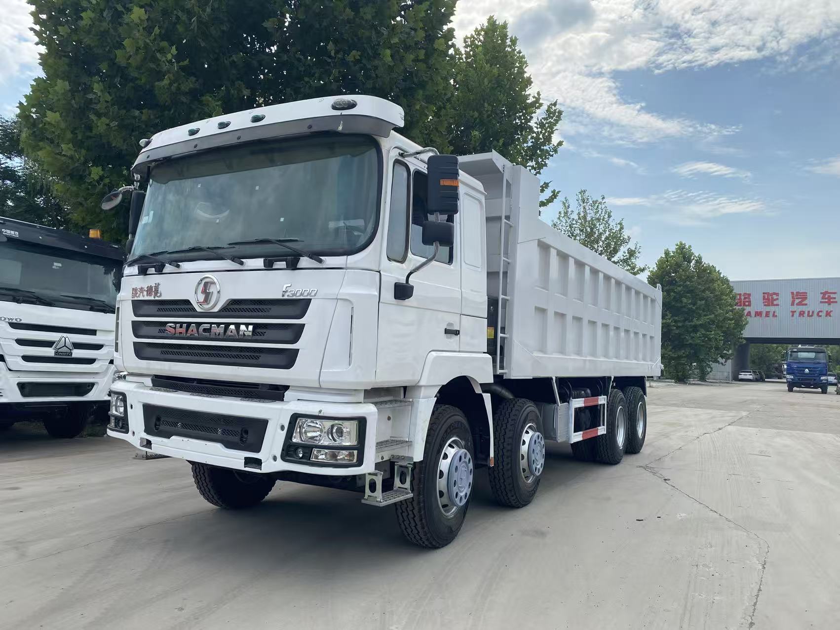 شاحنة قلابة شاكمان F3000 8x4