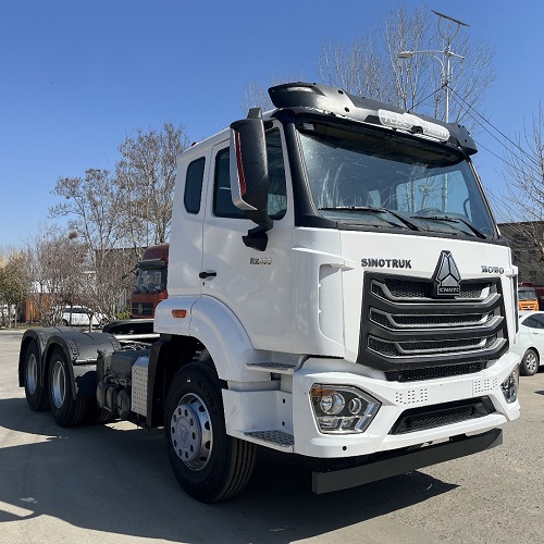 Используется тракторный грузовик howo nx