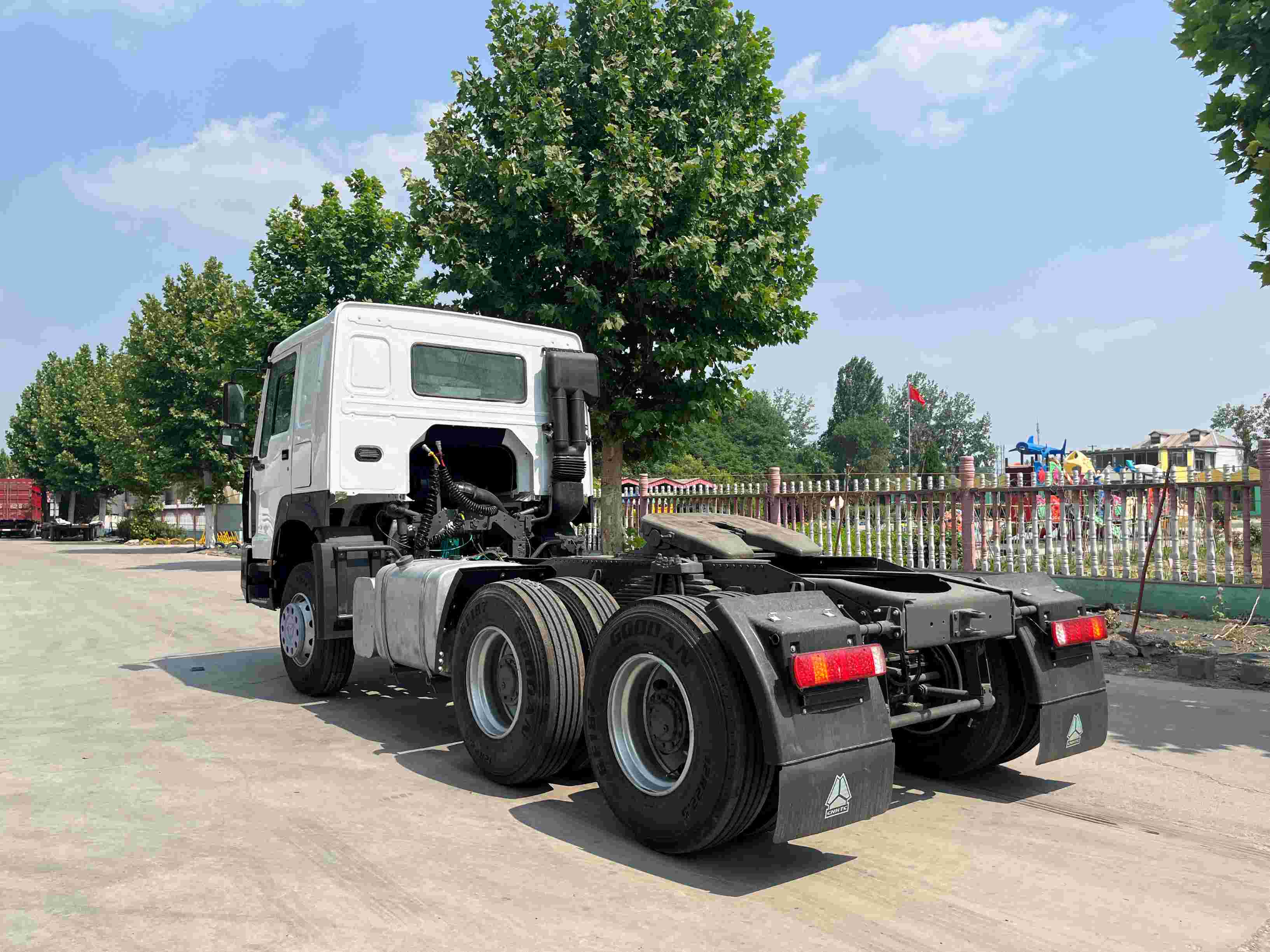 جرار HOWO 6X6 مستعمل