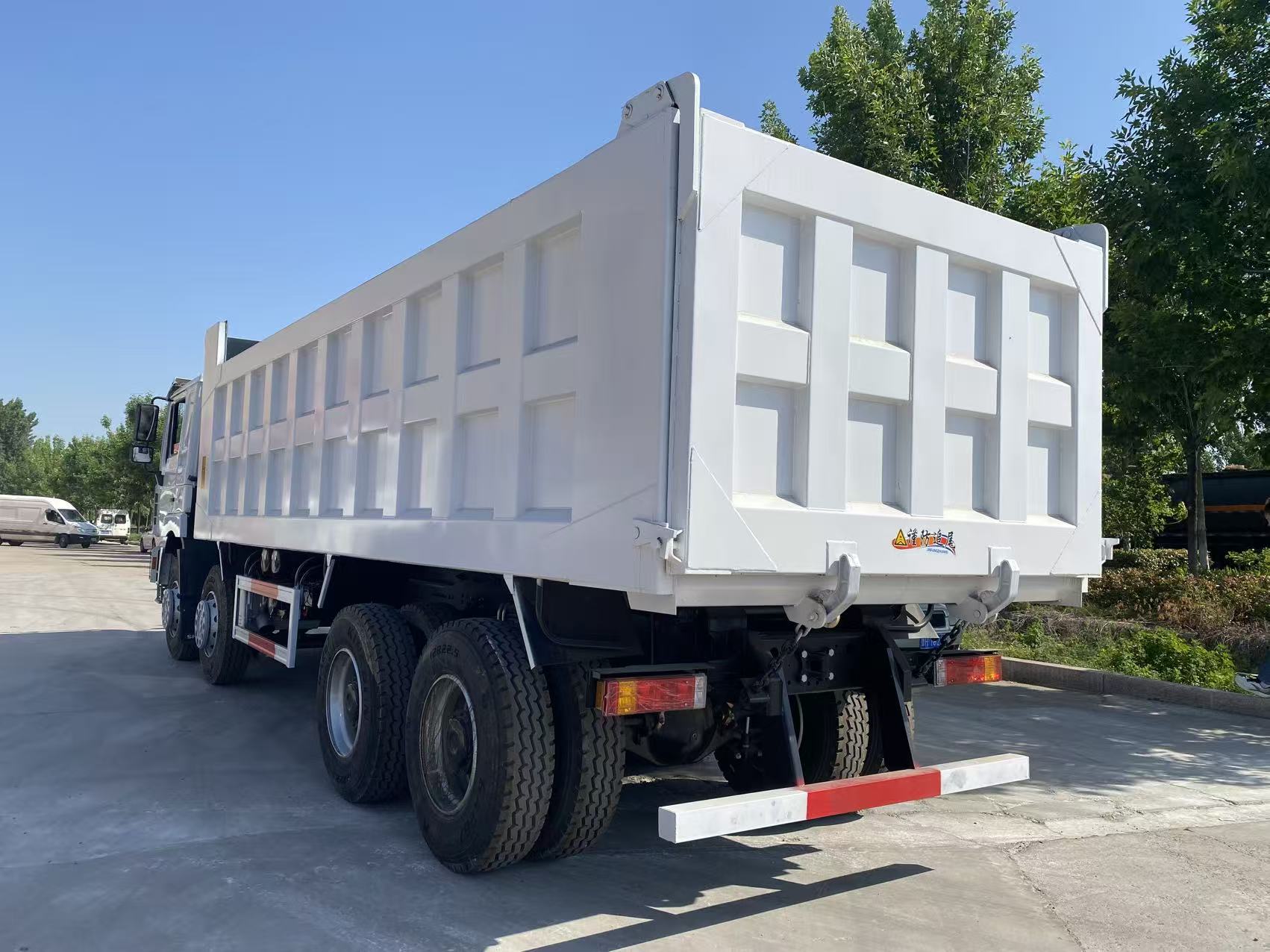 شاحنة شاكمان F3000 قلابة 12 عجلة