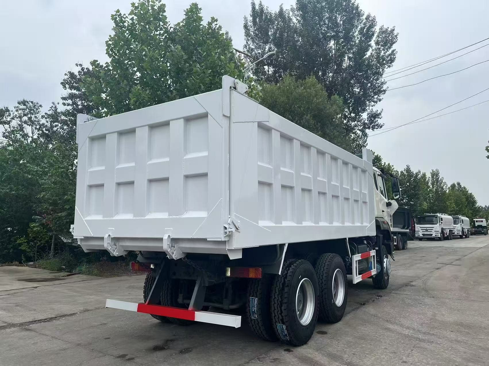 Camião basculante Sinotruk Howo NX 6x4 30-40T