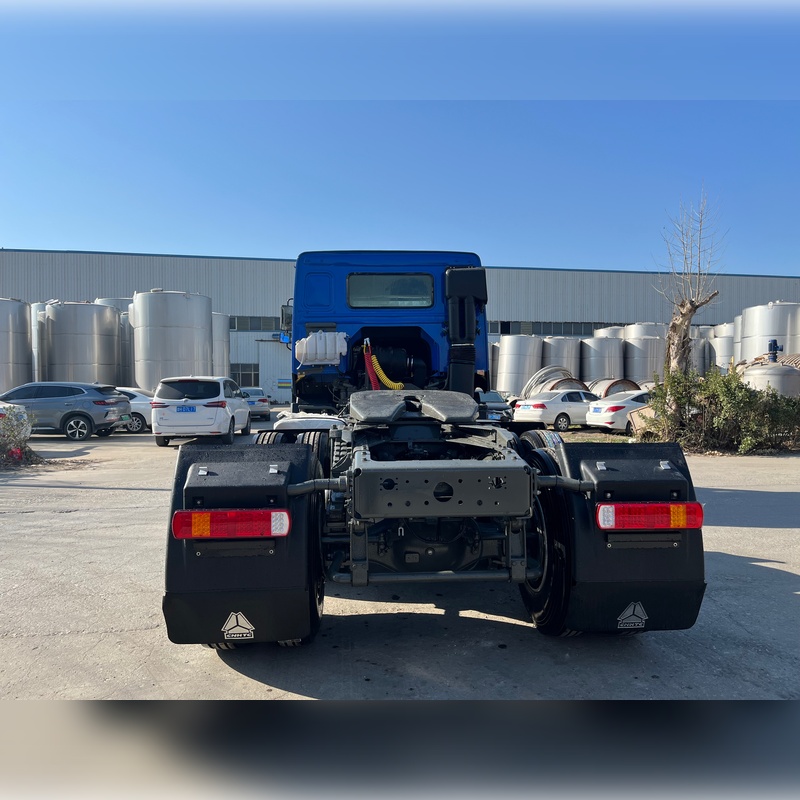 تستخدم شاحنة جرار Sinotruk 6x4