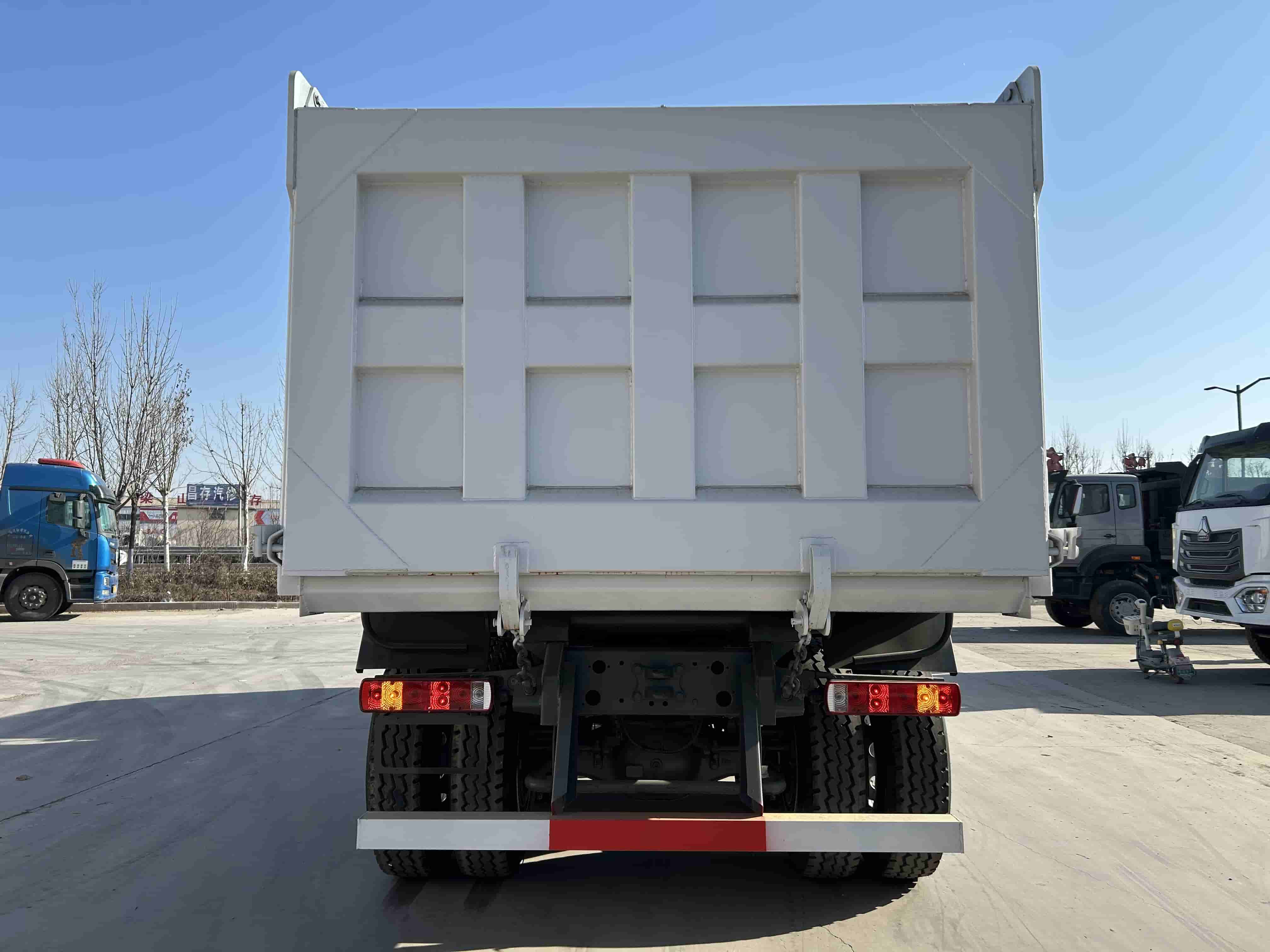 شاحنة قلابة HOWO TX 6x4