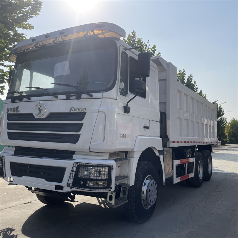 Camion à benne basculante