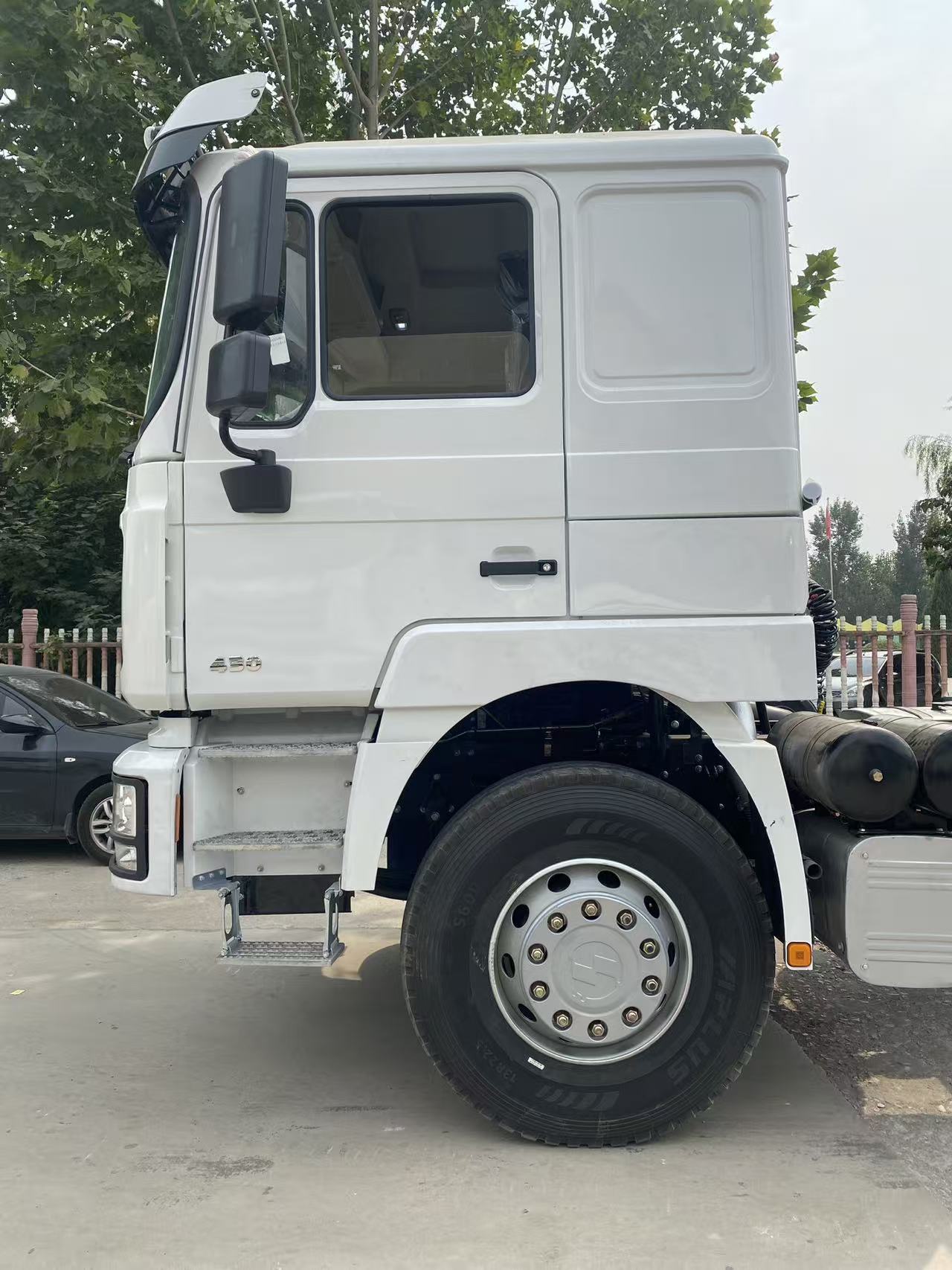 شاحنة جرار SHACMAN 6x4