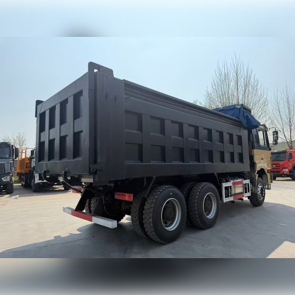 شاحنة قلابة مستعملة من طراز شاكمان F3000 6X4