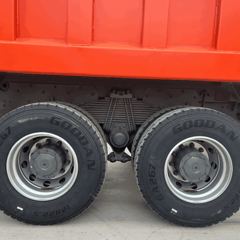 Camión volcado de Howo usado