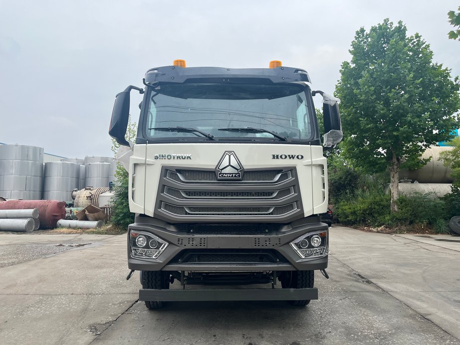 Refurbished 10-wheeler truck