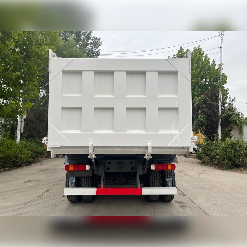 شاحنة قلابة مستعملة من نوع Howo 6*4