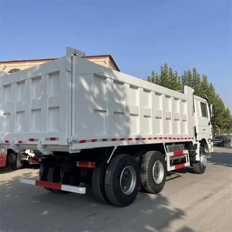 Camion à benne basculante