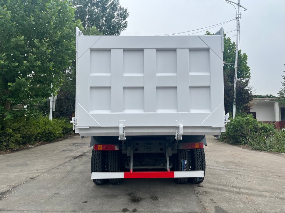 Refurbished 10-wheeler truck