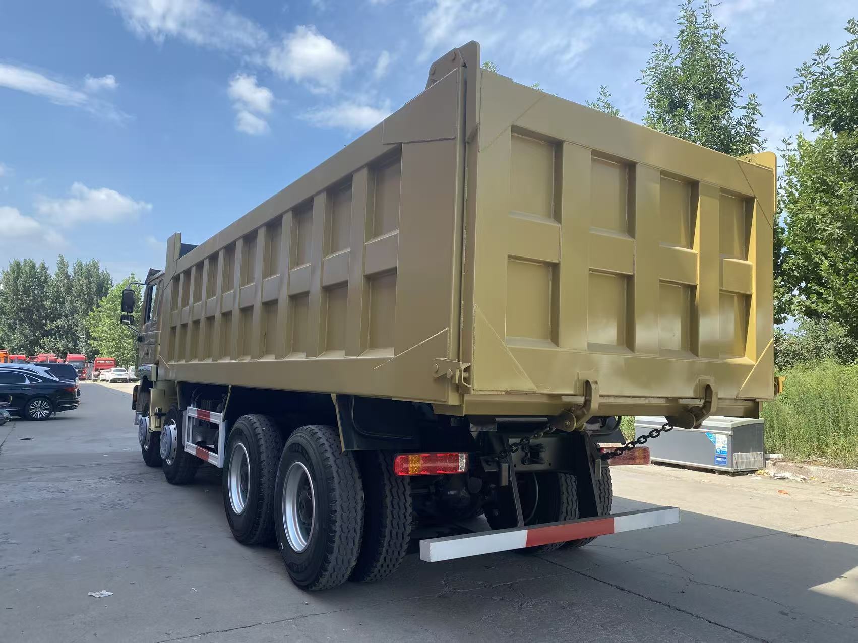 SHACMAN 8x4 Yük Maşını