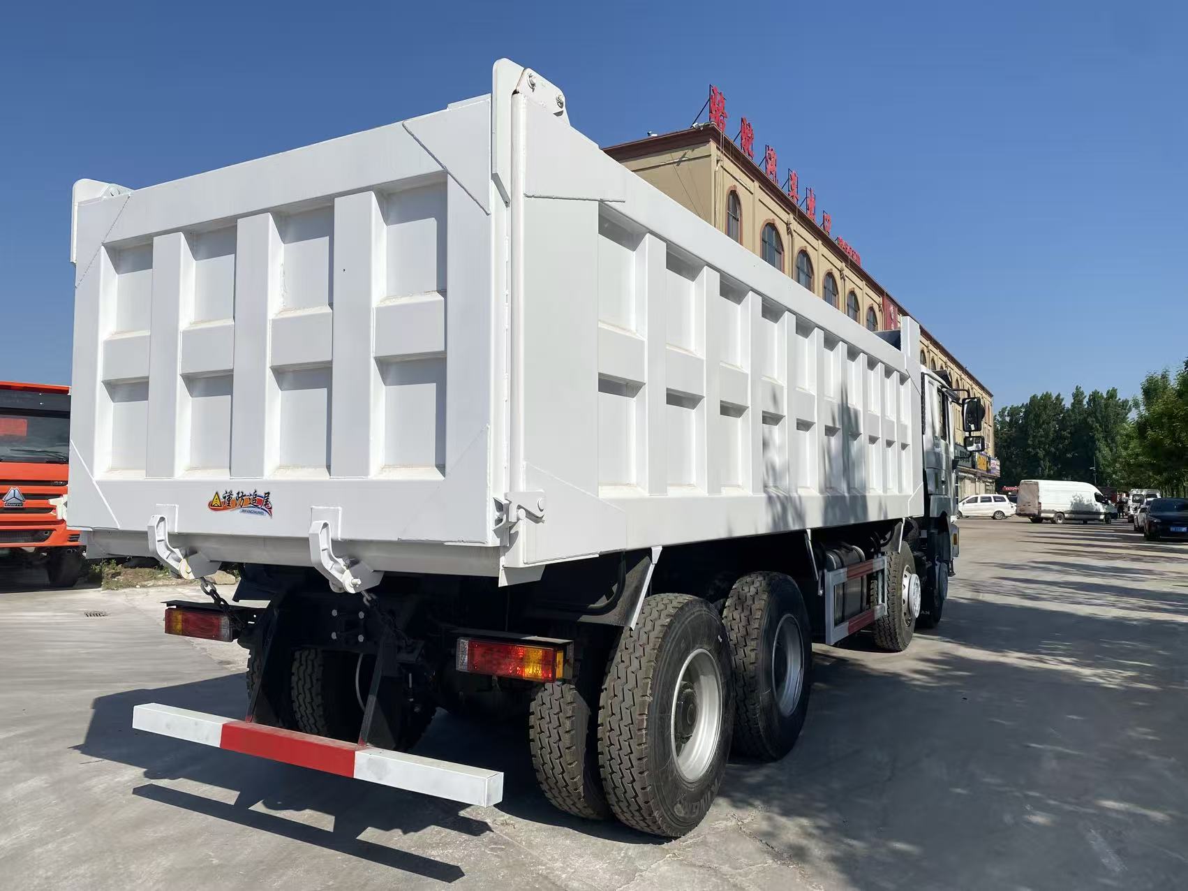 شاحنة شاكمان F3000 قلابة 12 عجلة