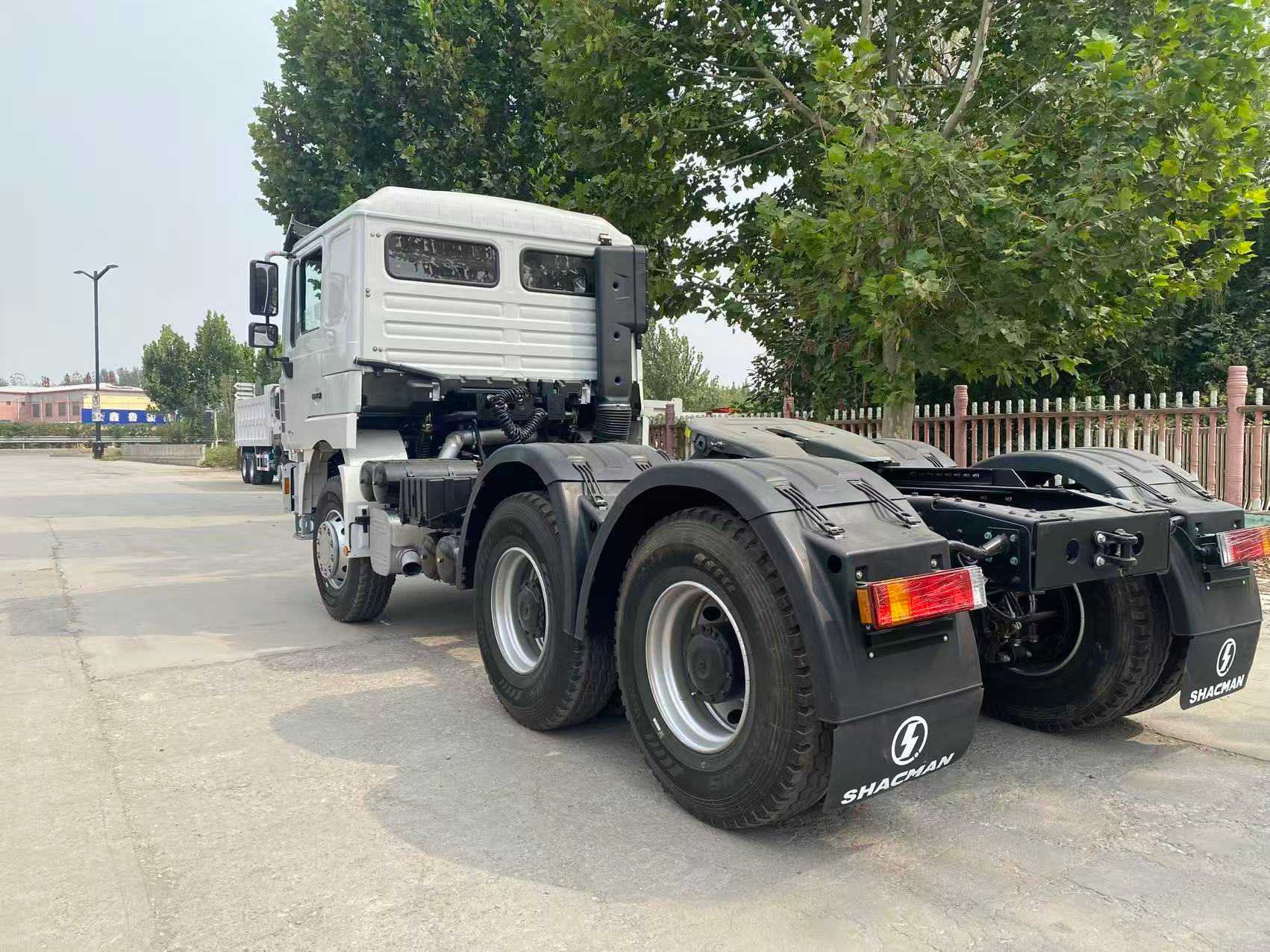 شاحنة جرار SHACMAN 6x4