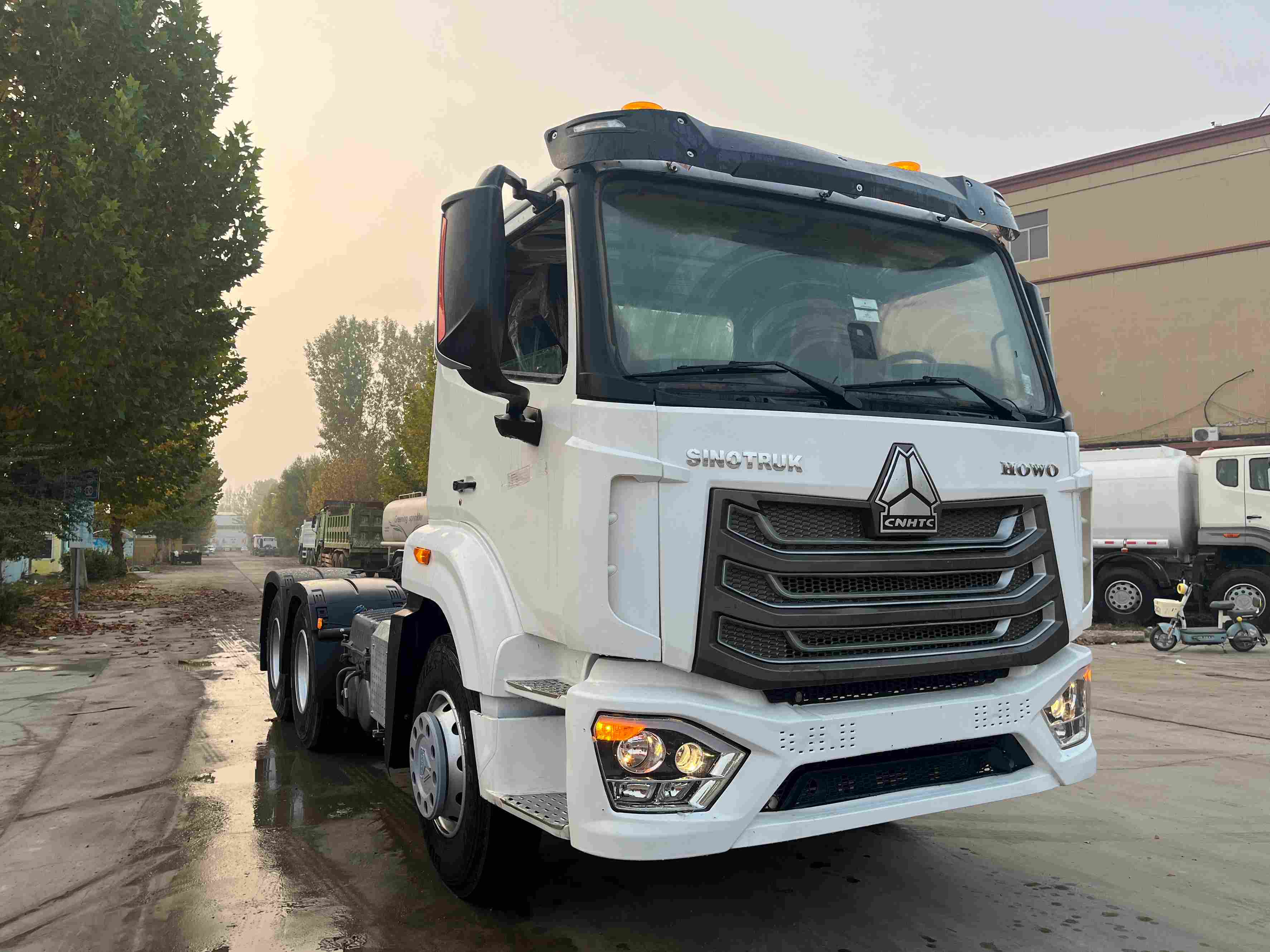 شاحنة جرار هوهان ذات 10 إطارات