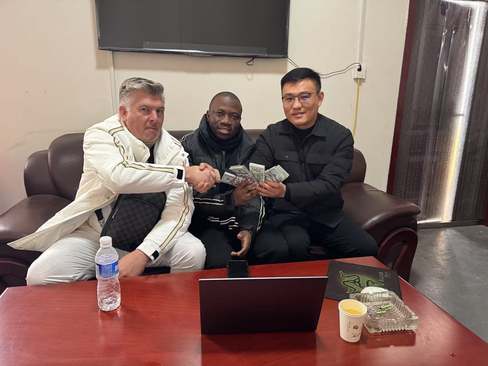 Групповое фото клиентов