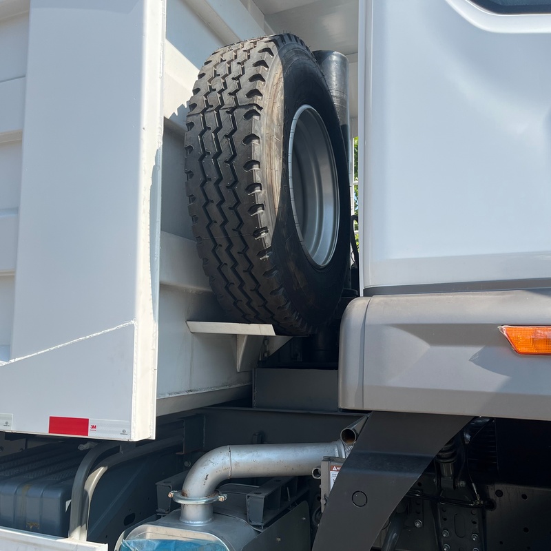 Б/у самосвал HOWO NX 371 6x4