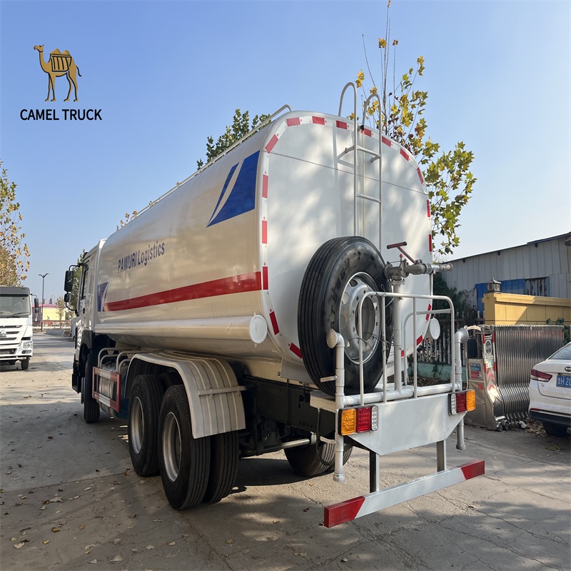 Camión cisterna de agua Howo