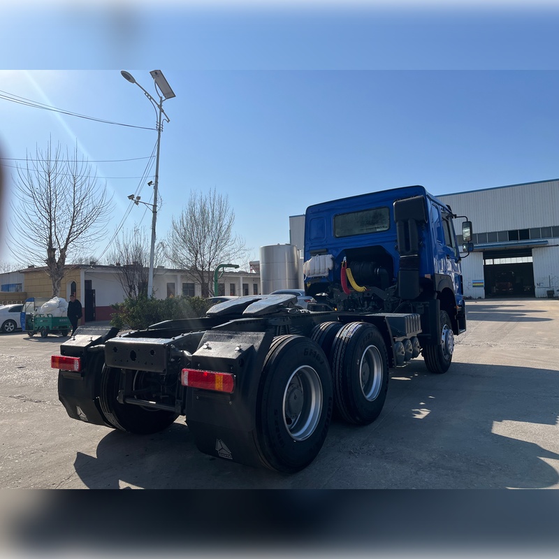 تستخدم شاحنة جرار Sinotruk 6x4