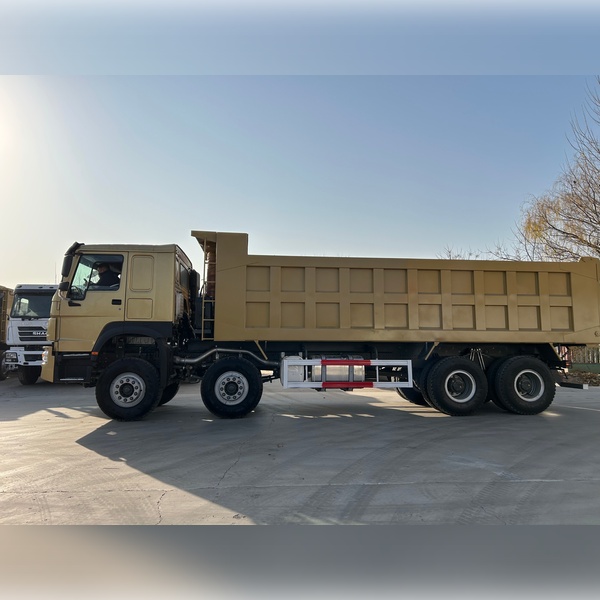 Camion-benne Howo 371 ch 8x4 d'occasion