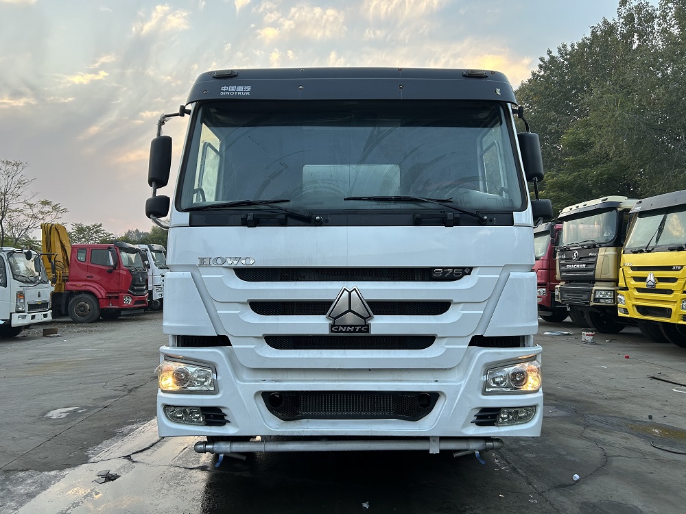شاحنة رش المياه HOWO 6×4