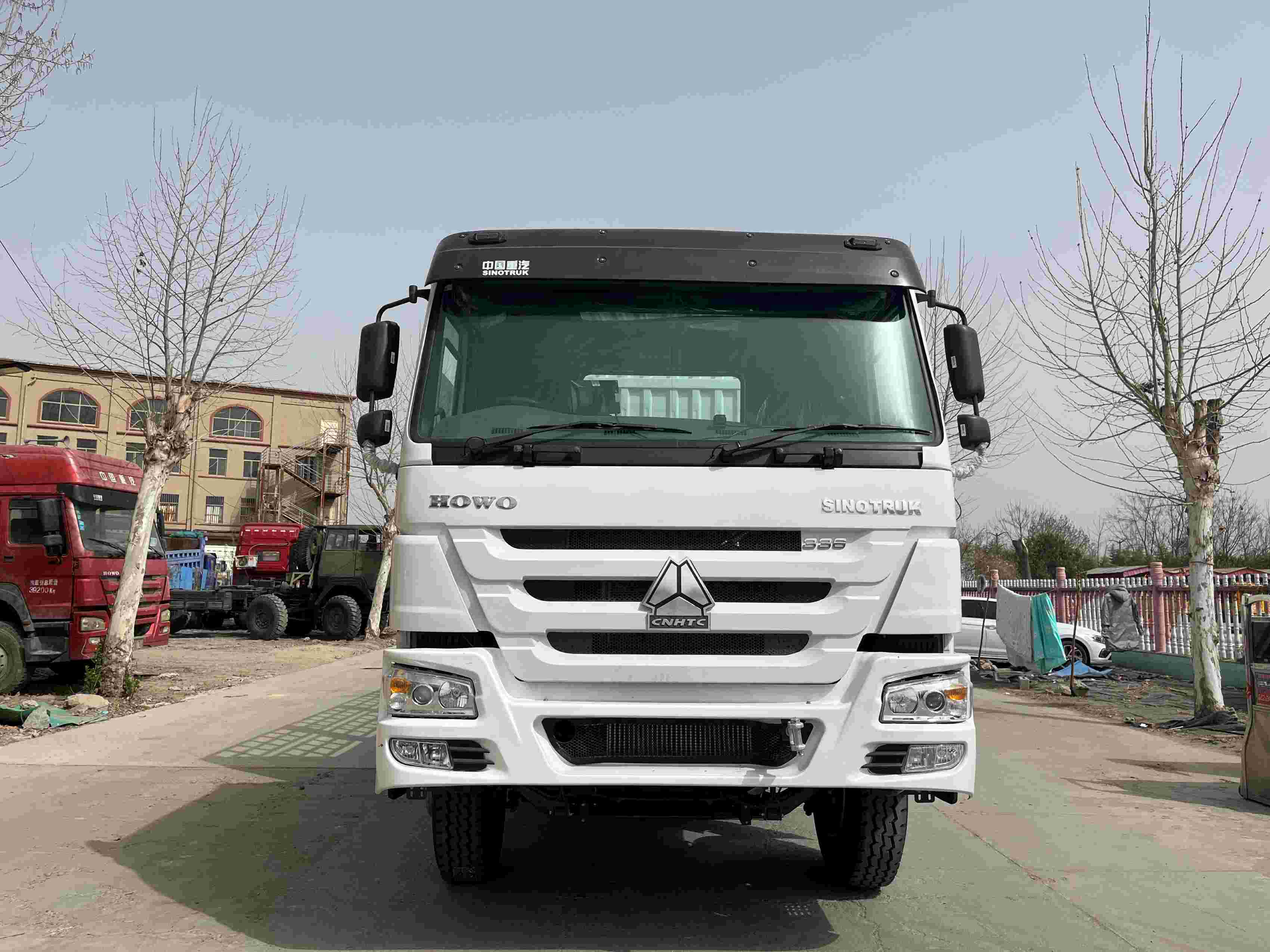 Camião de carga HOWO usado