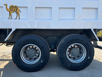 شاحنة قلابة مستعملة من نوع Howo NX 10 بإطارات