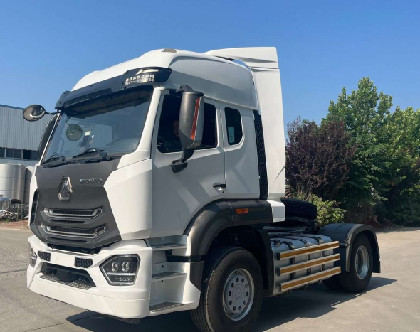 Б/у тягач Sinotruk Howo NX 4x2