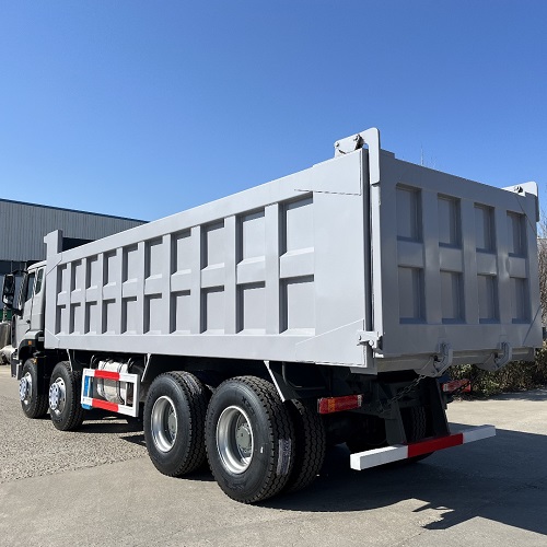 Используется самосвал Howo NX 8X4