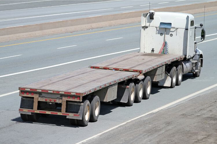 ბრტყელძირიანი ნახევრადმისაბმელის მწარმოებელი.jpg