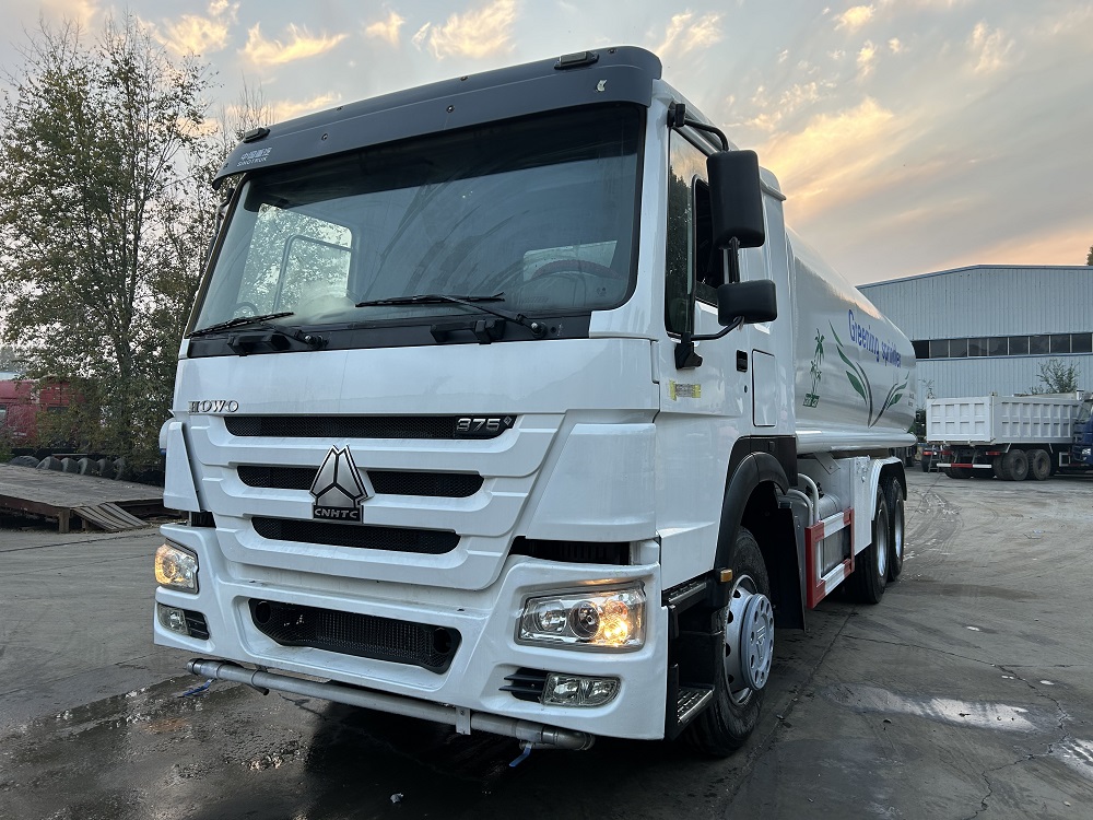 شاحنة رش المياه HOWO 6×4