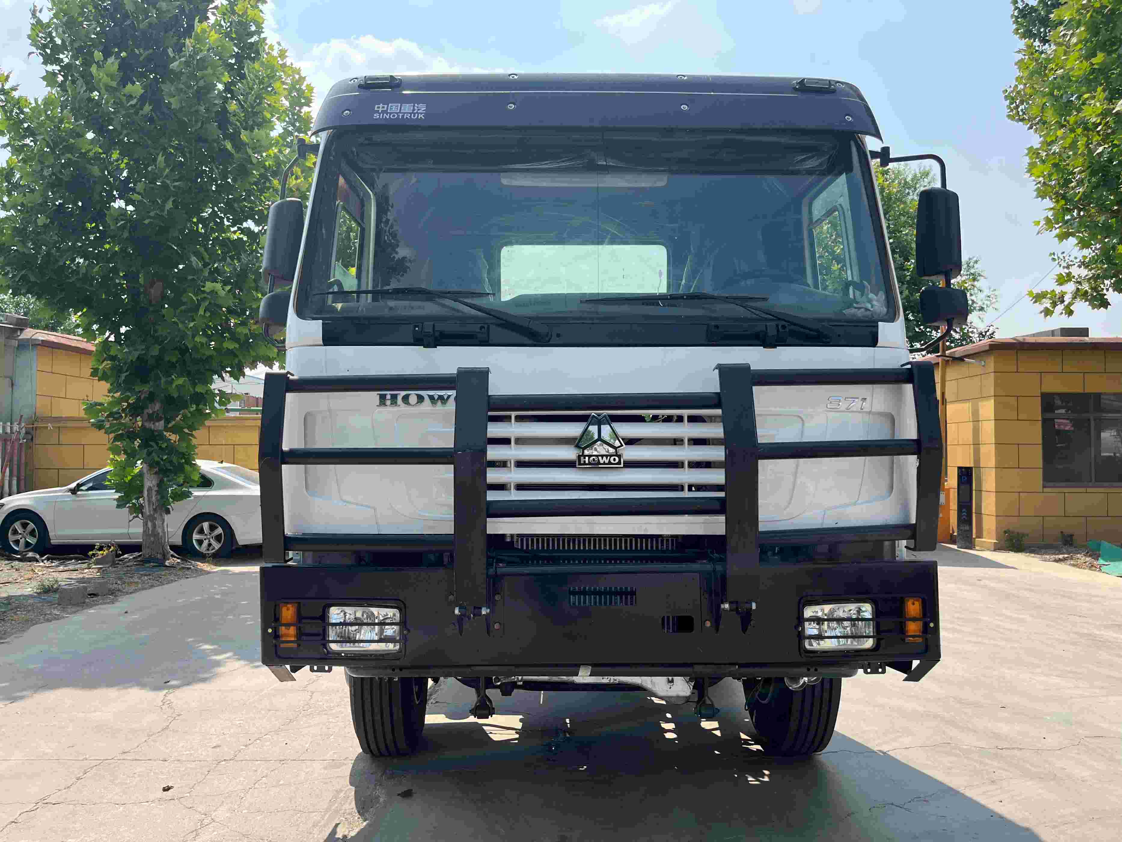 جرار HOWO 6X6 مستعمل