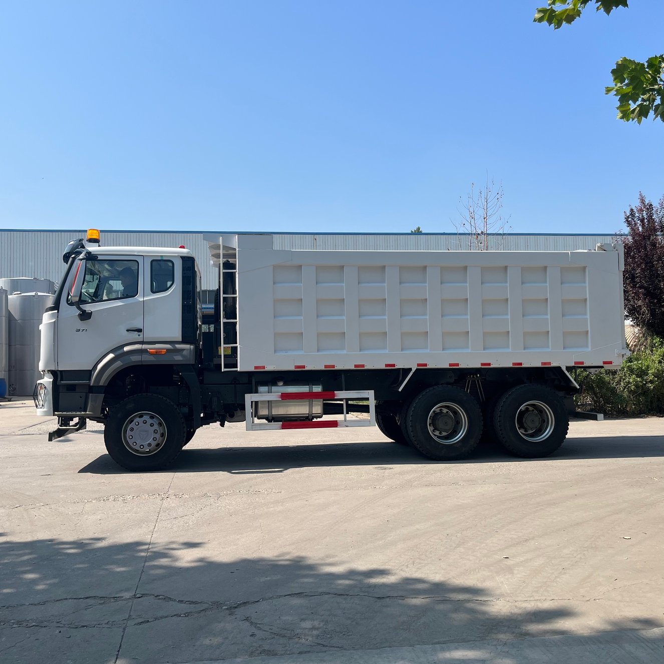 Camião basculante hohan 6x4