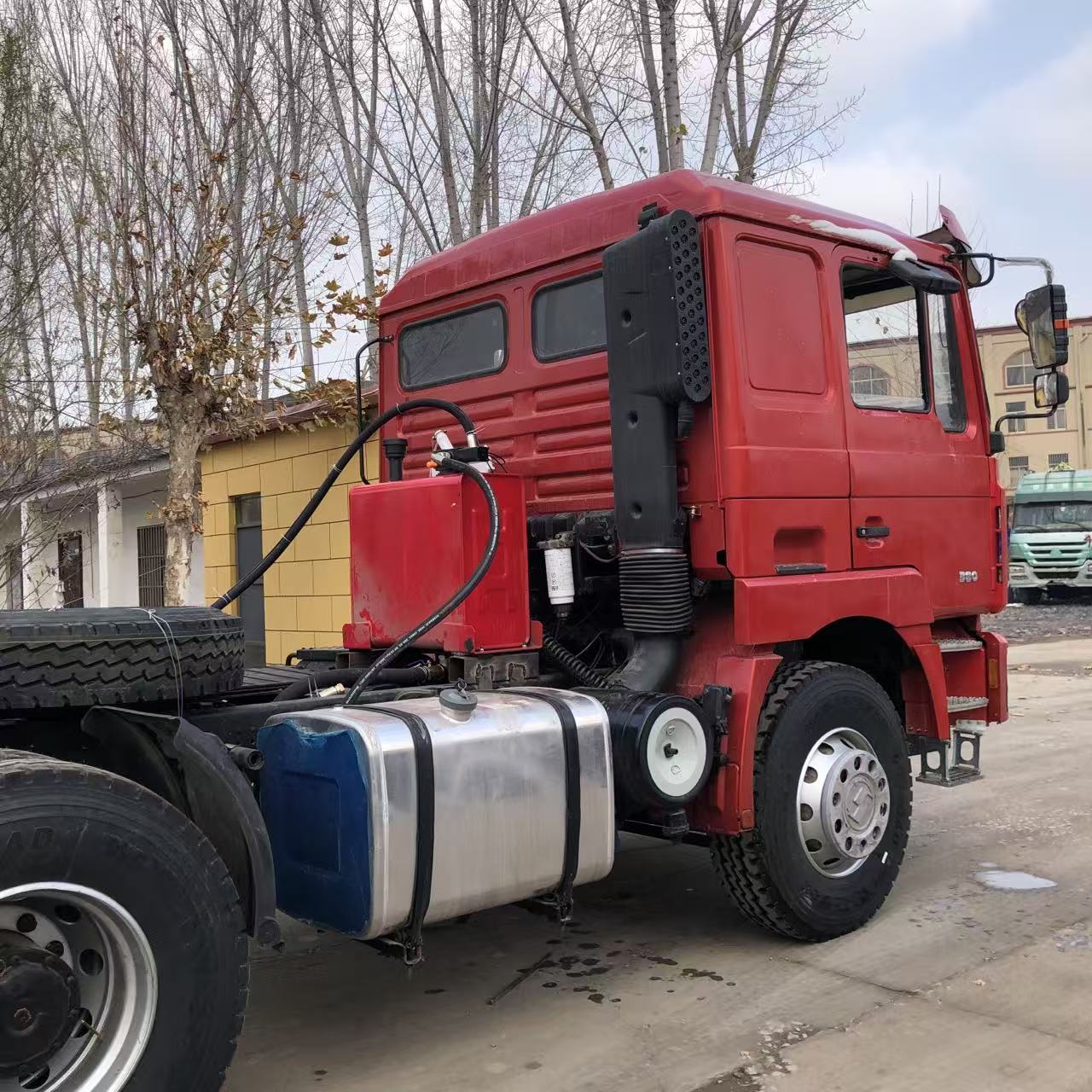 Red Shacman F3000 heavy duty tractor truck side view