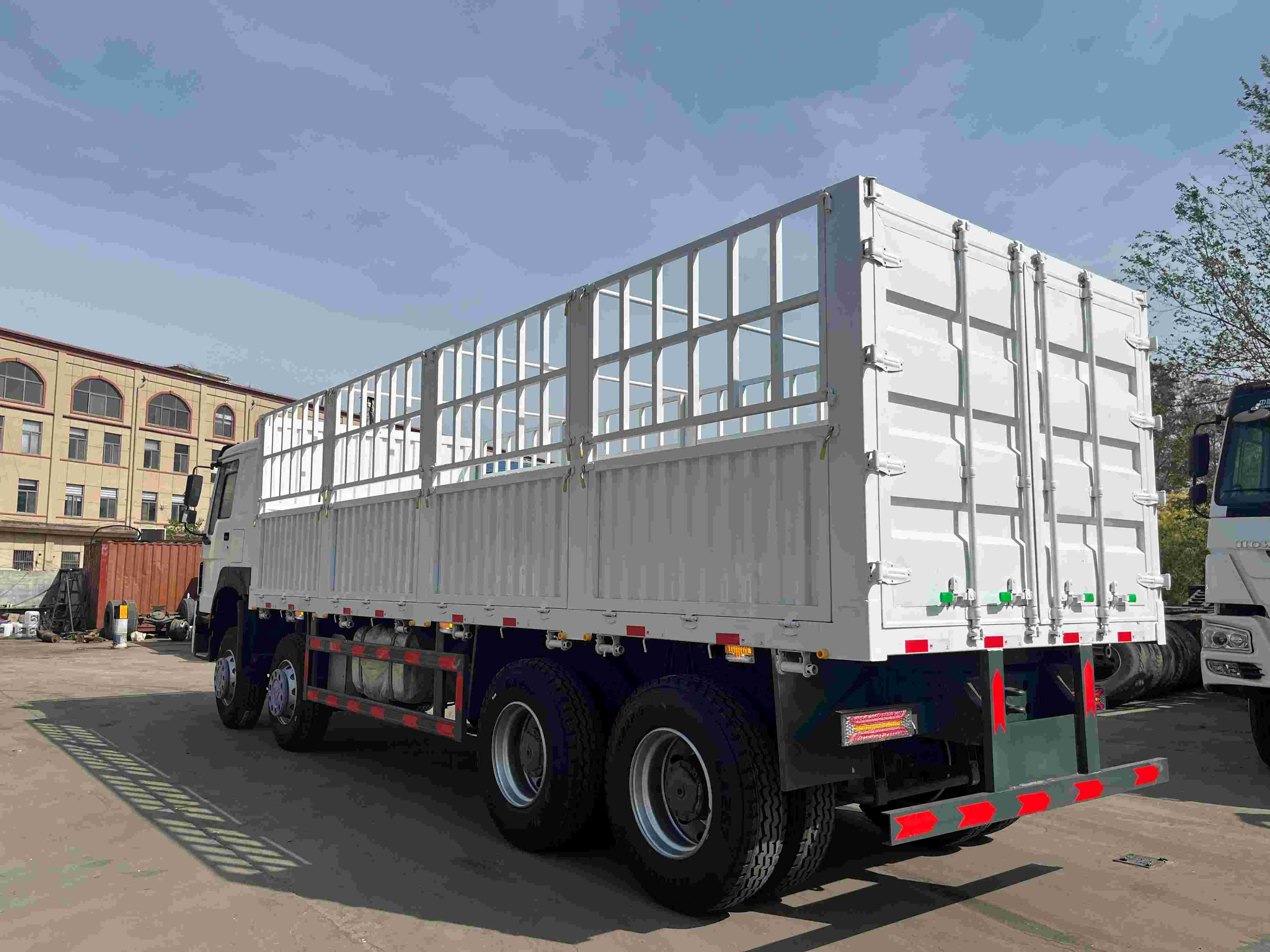 Camião de carga HOWO