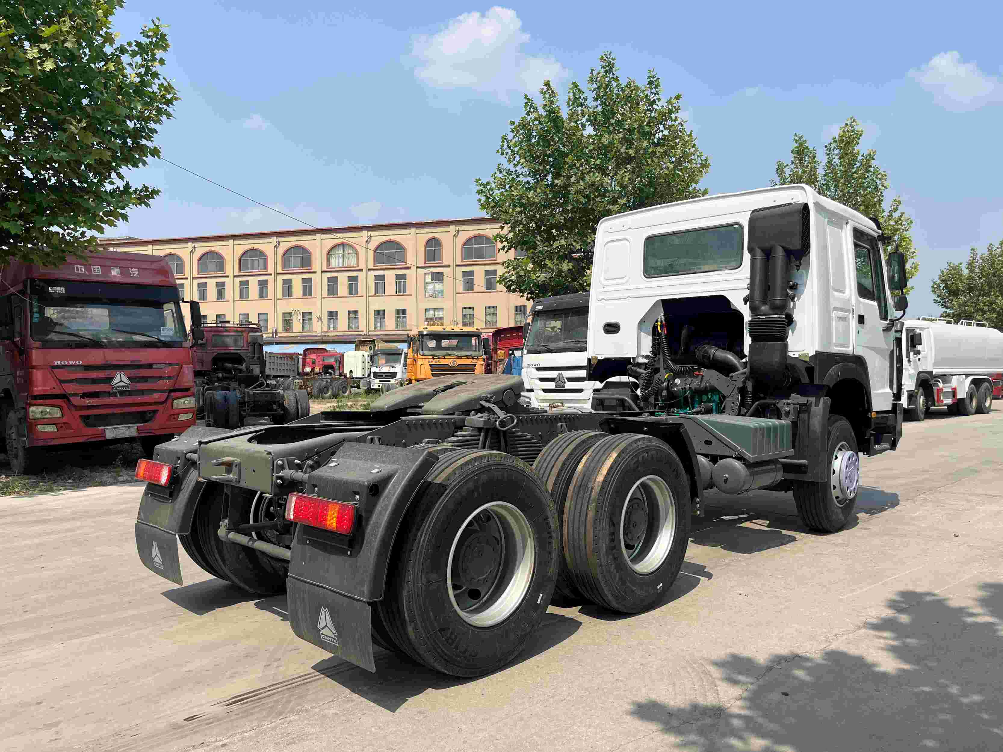 جرار HOWO 6X6 مستعمل